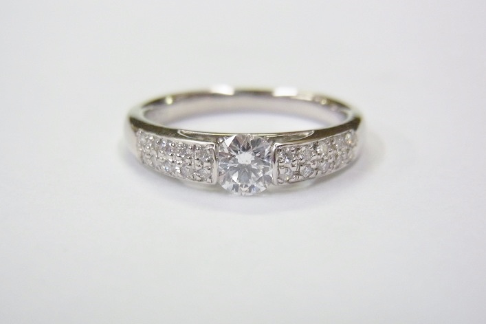 立爪デザインのダイヤモンドリングをリフォーム ジュエリーリフォーム事例 ダイヤの指輪などのリフォームならジュエリー服部