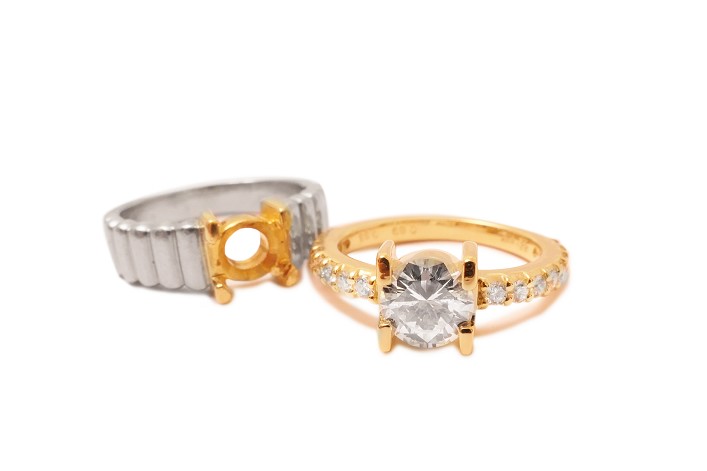 ダイヤモンドリングをハーフエタニティデザインへリフォーム - ジュエリーリフォーム事例｜ダイヤの指輪などのリフォームならジュエリー服部