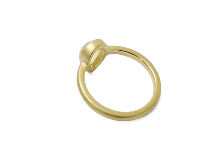 お客様がお持ちのオパールルースを使用して、リング作成 - ジュエリーリフォーム事例｜ダイヤの指輪などのリフォームならジュエリー服部