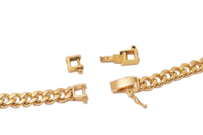 K18金　ネックレス　不具合有り 金ネックレス修理とメンテナンスのガイド｜18金チェーン切れや留め金の